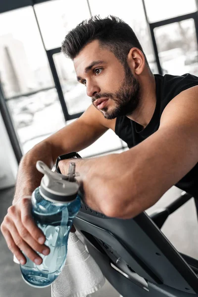 Young Sportsman Leaning Treadmill Holding Sports Bottle Water Gym — Stock Photo, Image
