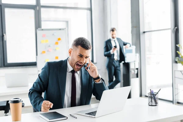 Angry Businessman Screaming While Talking Smartphone Coworker Background — Stock Photo, Image