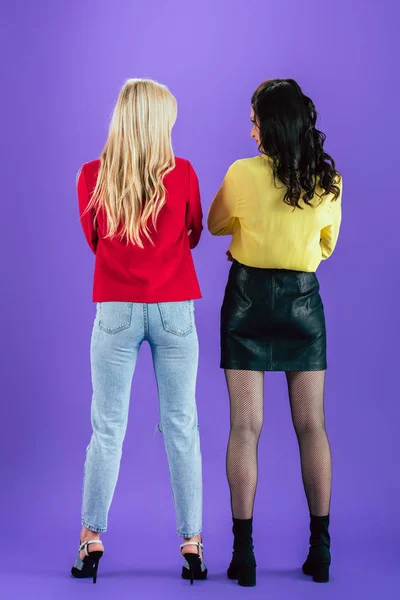 Back View Confident Young Women Standing Purple Background — Stock Photo, Image