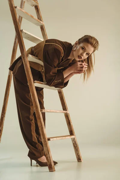 Beautiful Young Woman Vintage Style Posing Wooden Ladder Beige — Stock Photo, Image