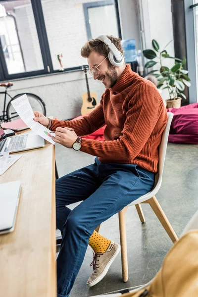 Handsome Casual Businessman Sitting Desk Headphones Working Document Loft Office — Stock Photo, Image