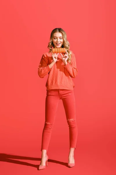 Happy Woman Holding Macaroons Living Coral Pantone Color Year 2019 — Stock Photo, Image