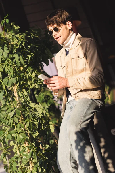 Handsome Stylish Man Sunglasses Using Smartphone — Stock Photo, Image