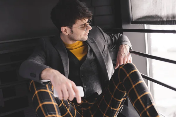 Trendy Young Man Sunglasses Sitting Stairs Holding Smartphone — Stock Photo, Image