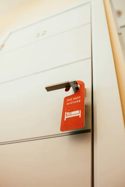 Red Symbol Disturb Lettering Door Handle Hotel — Stock Photo, Image