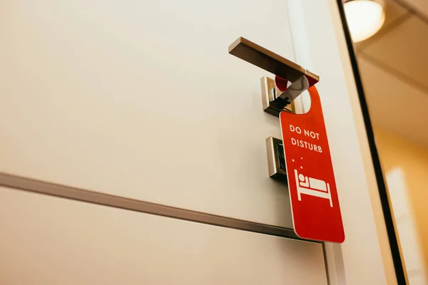Червоний Знак Турбувати Дверній Ручці Готелі — стокове фото