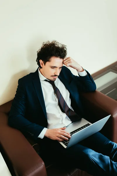 Businessman Suit Working Laptop Hotel Room — Stock Photo, Image