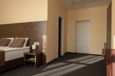 modern otel yatak odası iç kahverengi renkli Oda 