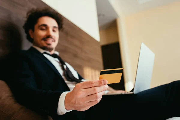 Selective Focus Happy Businessman Shopping Online Credit Card Laptop Hotel — Stock Photo, Image