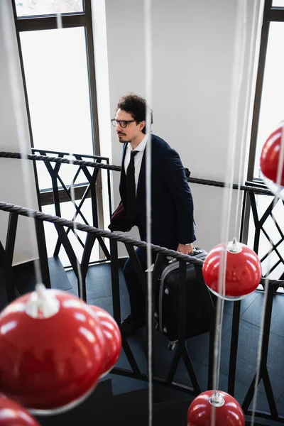 Selective Focus Red Lamps Businessman Suitcase Going Stairs Hotel — Stock Photo, Image