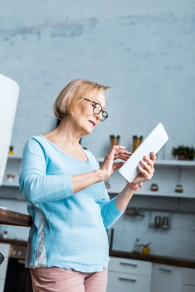 Senior Woman Casual Clothes Using Digital Tablet Home — Stock Photo, Image