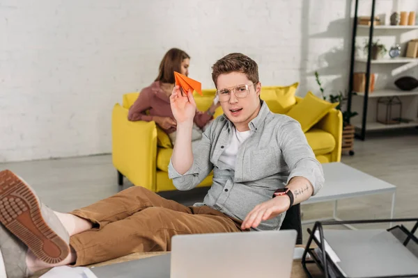 Selective Focus Man Holding Paper Plane Laptop Girlfriend Background — Stock Photo, Image