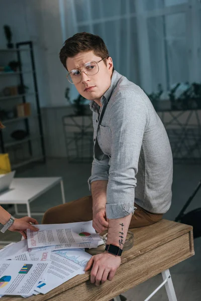 Cropped View Woman Taking Charts Graphs Sad Man Glasses — Stock Photo, Image