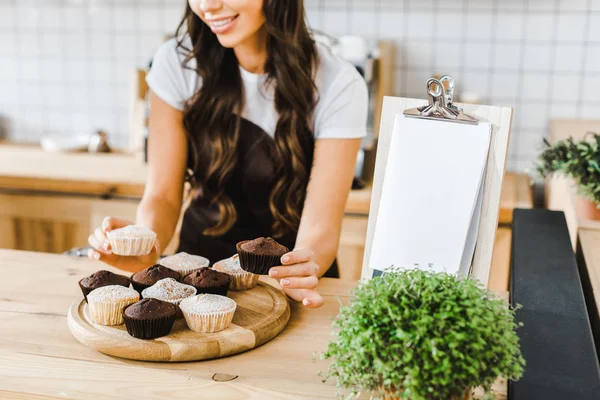 Cropped View Attractive Waitress Putting Cupcakes Wooden Tray Coffee House — Stock Photo, Image