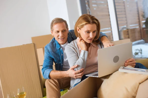 Couple Using Laptop While Sitting Carton Boxes New Home — Stock Photo, Image