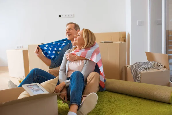 Happy Couple Wrapped Usa National Flag Looking While Sitting Cardboard — Stock Photo, Image