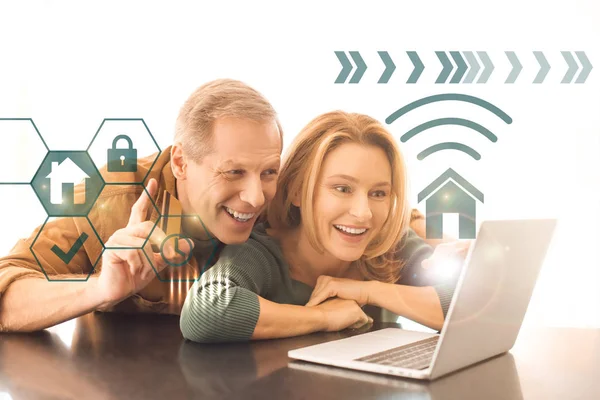 Excited Man Showing Idea Sign While Using Laptop Together Smiling — Stock Photo, Image