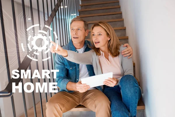 Inspired Woman Pointing Hand While Sitting Husband Stairs Using Digital — Stock Photo, Image