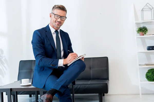 Cheerful Businessman Sitting Coffee Table Writing Notebook — Stock Photo, Image