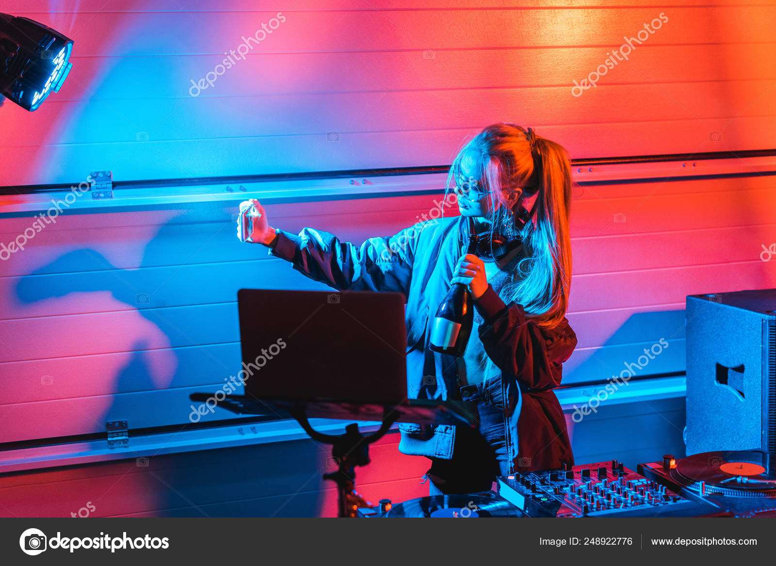 ネオン写真素材 ロイヤリティフリーネオン画像 Depositphotos