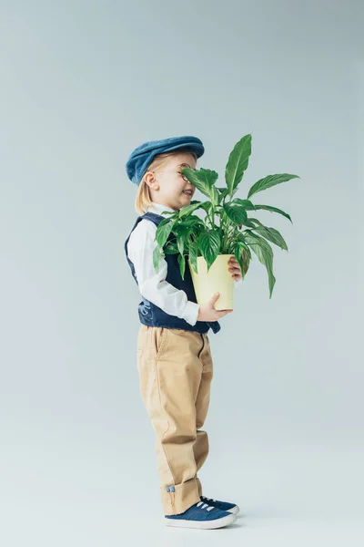 Adorável Criança Colete Retro Cap Segurando Planta Vaso Flores Fundo — Fotografia de Stock