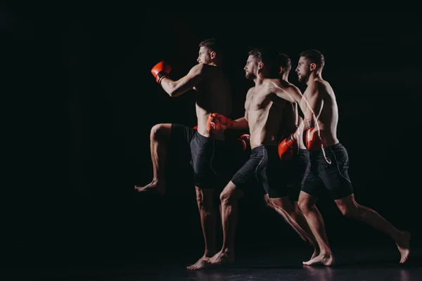 Многократное Воздействие Сильного Мускулистого Бойца Боксёрских Перчатках Делающего Удар Прыжке — стоковое фото