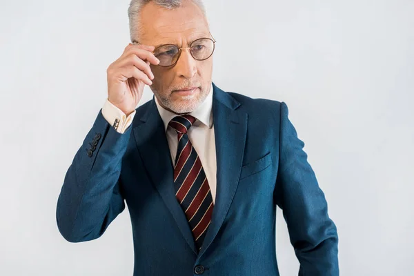 Mature Businessman Suit Touching Glasses While Standing Isolated Grey — Stock Photo, Image