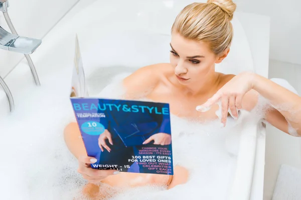 Selective Focus Attractive Blonde Woman Taking Bath Foam Pointing Finger — Stock Photo, Image