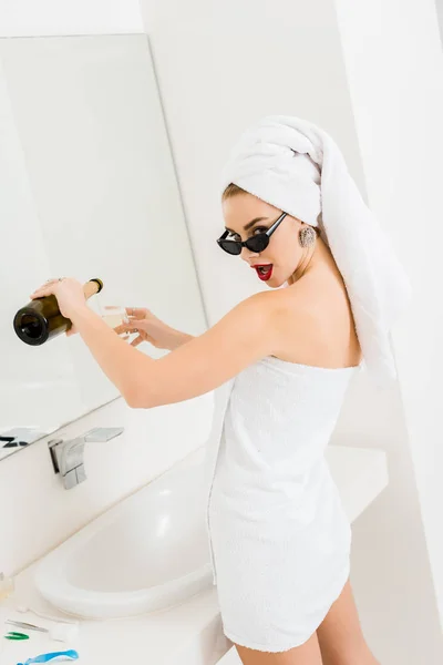 Attractive Smiling Woman Sunglasses Towels Holding Champagne Glass Bottle Looking — Stock Photo, Image