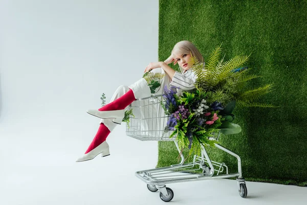 Beautiful Fashionable Girl Sitting Shopping Cart Fern Flowers White Green — Stock Photo, Image