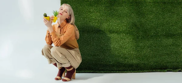 Panoramic Shot Beautiful Stylish Young Woman Posing Flower Pots White — Stock Photo, Image