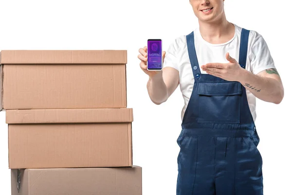 Cropped View Mover Gesturing While Presenting Smartphone Online Shopping App — Stock Photo, Image
