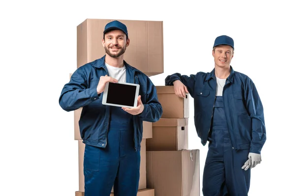 Two Movers Cardboard Boxes Looking Camera Presenting Digital Tablet Blank — Stock Photo, Image
