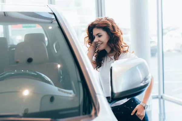 Cheerful Curly Woman Standing Hand Pocket Automobile — Stock Photo, Image