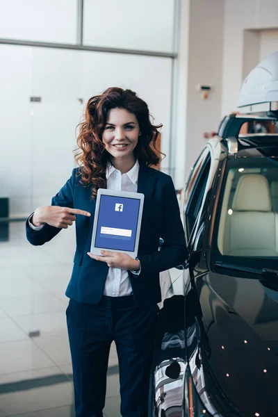 Pretty Businesswoman Pointing Finger Digital Tablet Facebook App Screen — Stock Photo, Image