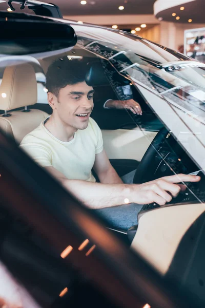 Selective Focus Happy Man Sitting New Car Car Dealer Standing — Stock Photo, Image