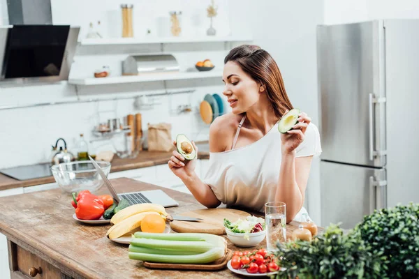 Pretty Stylish Girl Holding Cut Avocado Table Kitchen — Stock Photo, Image