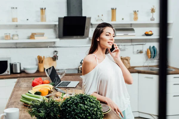 Happy Young Woman Talking Smartphone Smile Kitchen — Stock Photo, Image