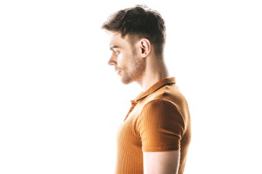 beyaz izole yakışıklı, kendine güvenen adam yan görünümü