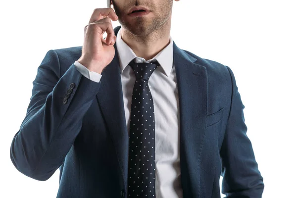 Abgeschnittene Ansicht Eines Geschäftsmannes Der Auf Einem Smartphone Spricht Isoliert — Stockfoto
