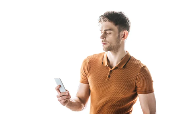 Guapo Hombre Serio Usando Teléfono Inteligente Aislado Blanco — Foto de Stock