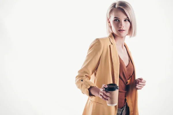 Modă Femeie Drăguță Păr Blond Care Deține Ceașcă Hârtie Gri — Fotografie, imagine de stoc