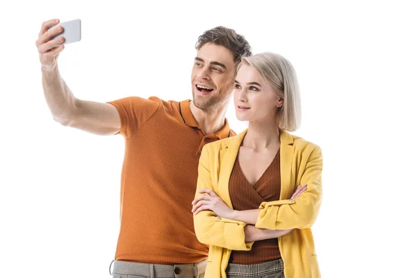 Alegre Guapo Hombre Tomando Selfie Con Bonita Rubia Aislado Blanco — Foto de Stock