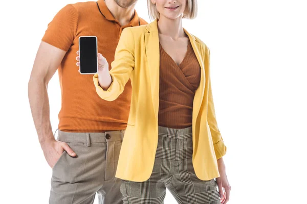 Oříznutý Pohled Ženy Zobrazující Smartphone Prázdnou Obrazovkou Zatímco Stojíte Poblíž — Stock fotografie