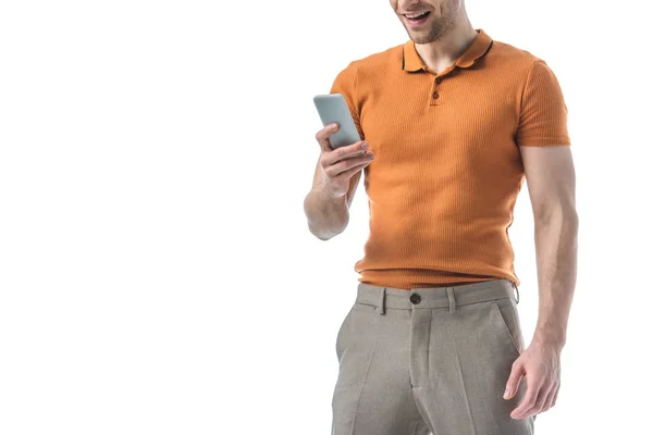 Gedeeltelijke Weergave Van Glimlachend Trendy Man Met Smartphone Geïsoleerd Wit — Stockfoto