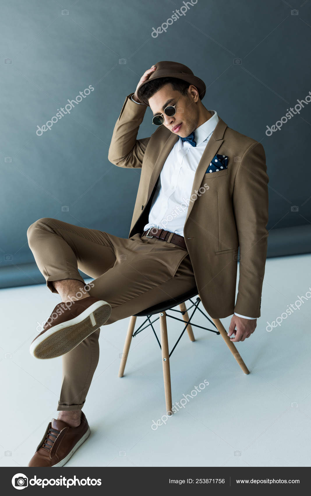 Man In A Business Suit Poses Confidently With Crossed Arms In Office  Setting Photo Background And Picture For Free Download - Pngtree