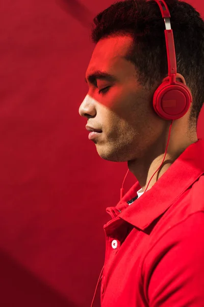 Side View Handsome Mixed Race Man Headphones Eyes Closed Red — Stock Photo, Image