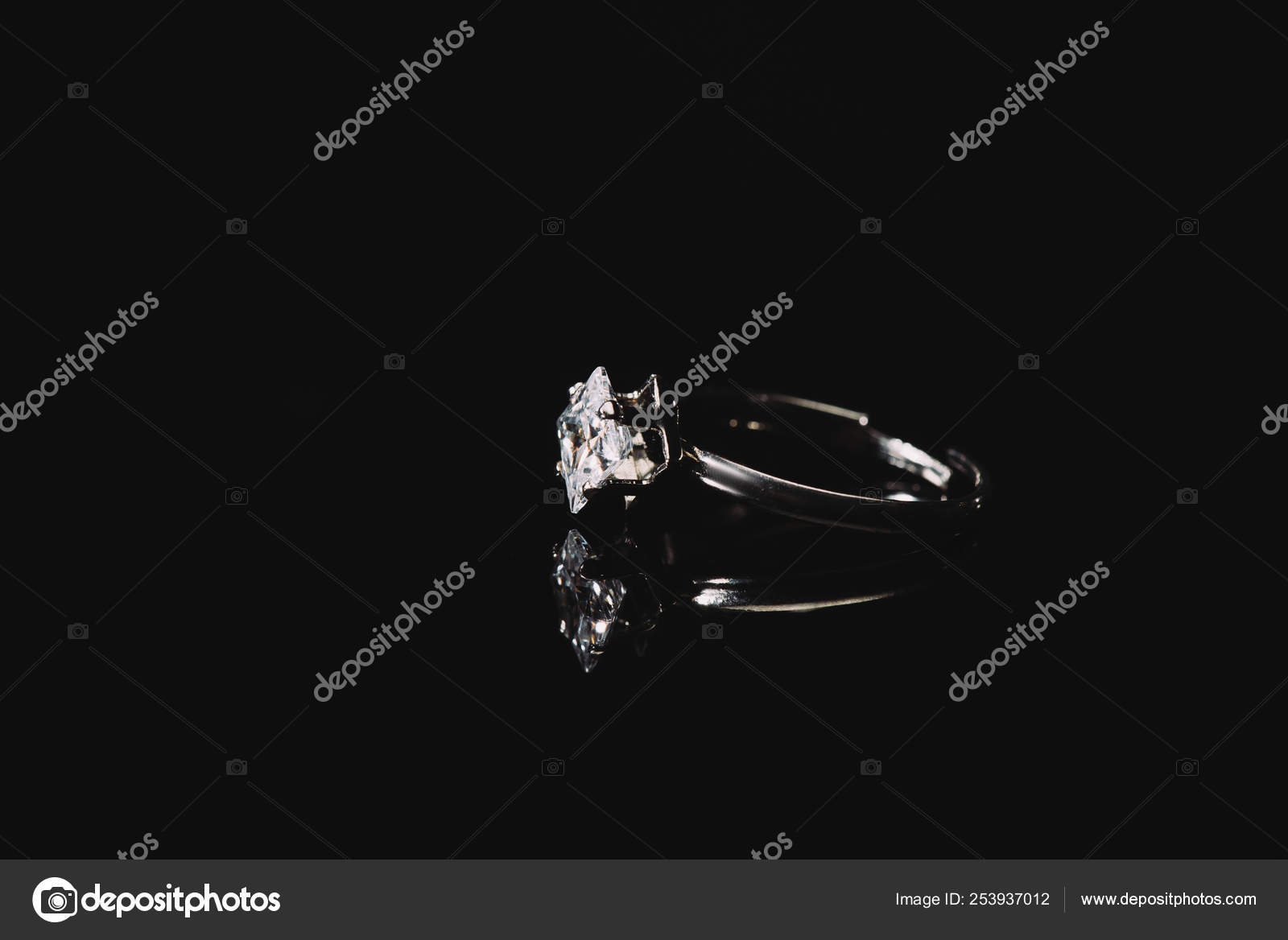 Modern Trendy Pure Diamond Ring In 14kt Gold at Best Price in Saharanpur |  Prem Chand Ashok Kumar