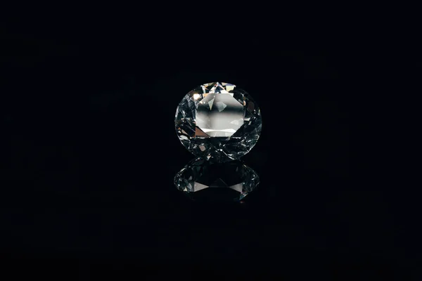 Transparante Pure Sprankelende Diamant Geïsoleerd Zwart Met Reflectie — Stockfoto