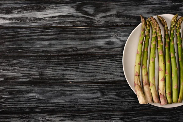 Vista Dall Alto Asparagi Biologici Verdi Piatto Fondo Legno Con — Foto Stock